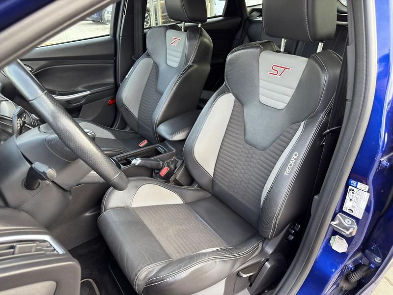 Ford Focus 2.0 ST 184 kW navi. xenony - fotka 18 z 23