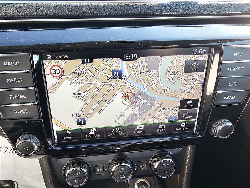 Škoda Superb 3 2,0TDi Laurin & Klement - fotka 21 z 46