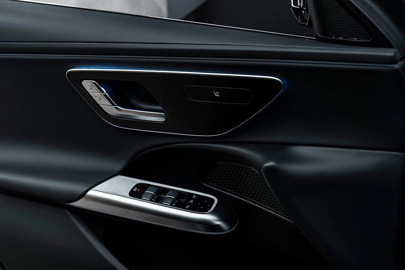 Mercedes-Benz Třídy E E - fotka 16 z 19