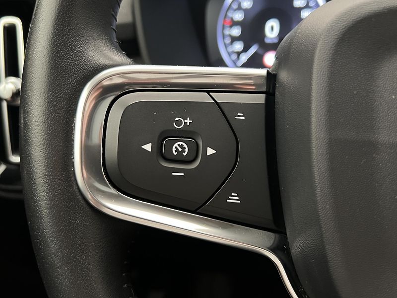Volvo XC40 T4 INSCRIPTION AUT - fotka 24 z 44