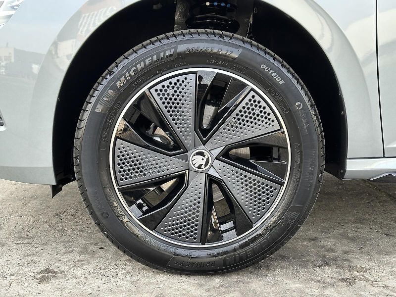 Škoda Kamiq 1.0TSi Monte Carlo 116PS Matri - fotka 12 z 45