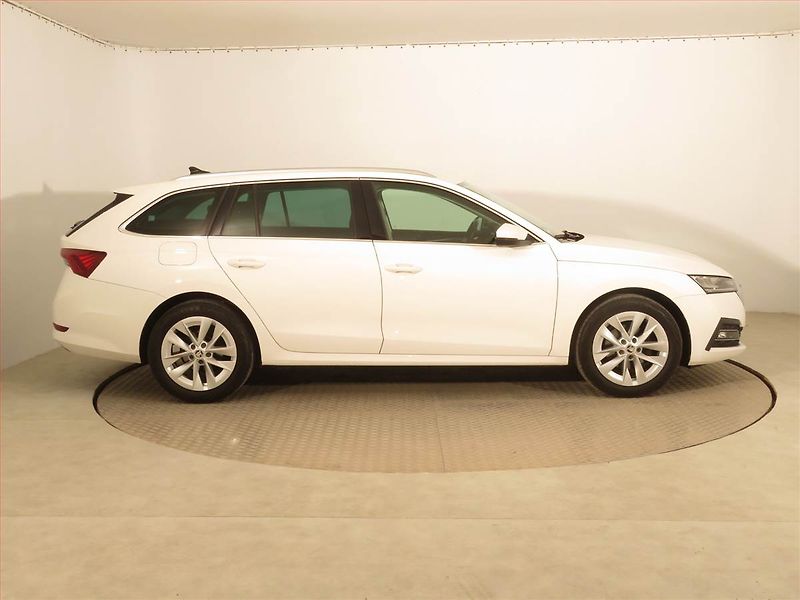 Škoda Octavia (2022) 2.0 TDI, Automat, Serv.kniha - fotka 6 z 16