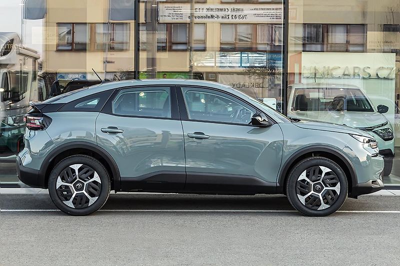 Citroën C4 (2026) 1,2 PLUS Hybrid 145k Automat - fotka 4 z 12