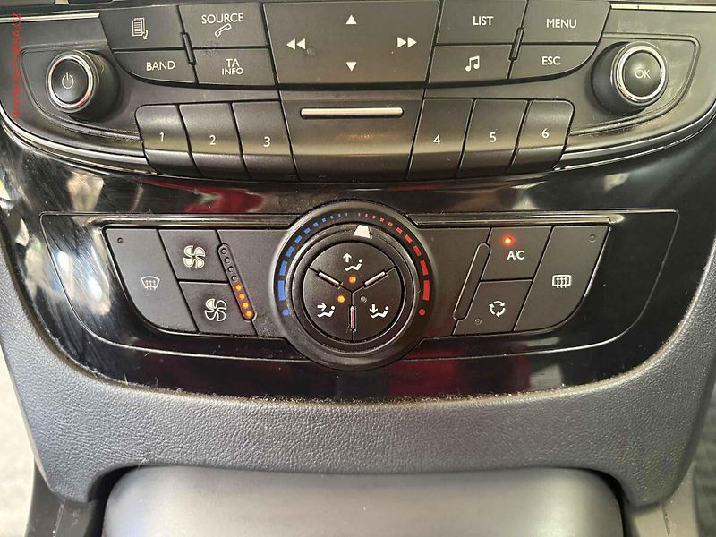 Peugeot 508 (2011) 1.6i, AT, AC, temp - fotka 14 z 15