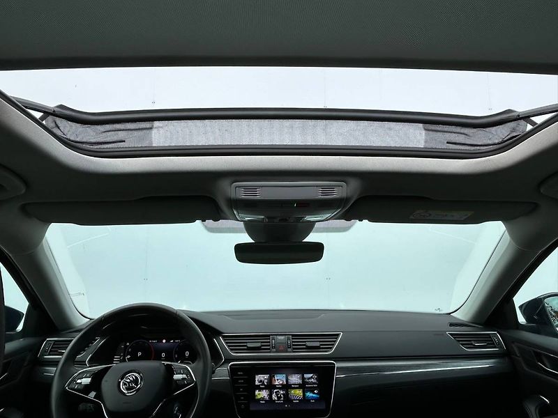 Škoda Superb (2023) 2.0 TDI 110kW Tažné Panorama - fotka 32 z 35