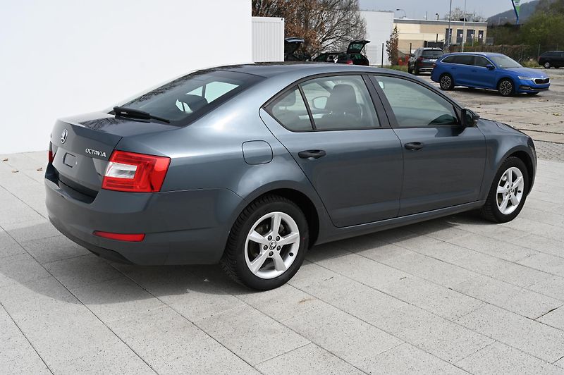 Škoda Octavia 1.6TDI 66KW Active 8/2015 - fotka 3 z 28