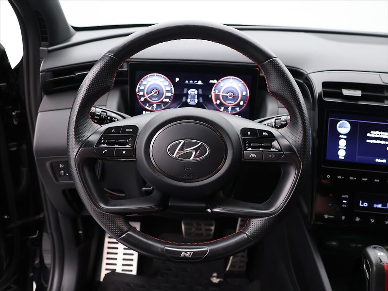 Hyundai Tucson 1,6 CRDI Aut. 4x4 N-Line DPH - fotka 16 z 31