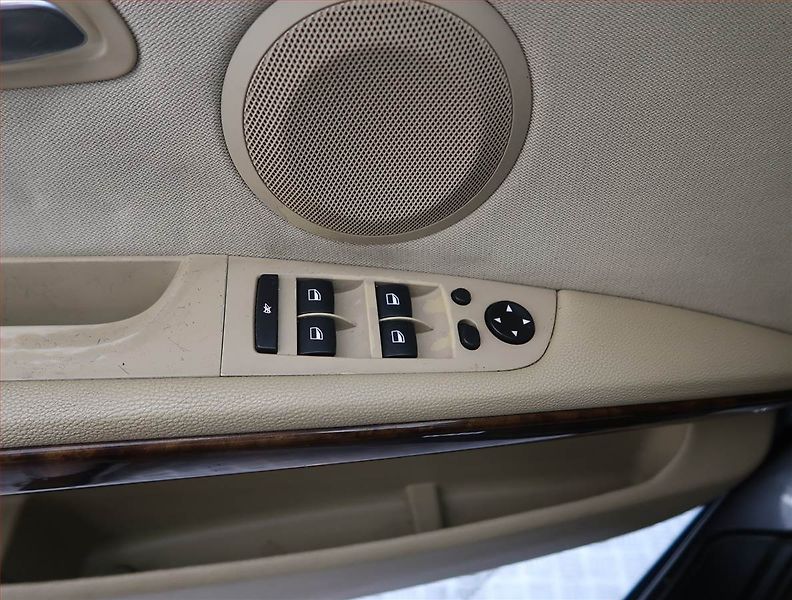 BMW Řada 3 (2005) 320 i, po STK, jezdí dobře - fotka 16 z 16