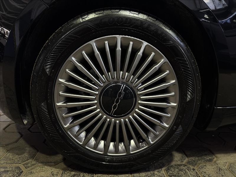 Fiat 500e ELECTRIC DRIVE 70kW ICON - fotka 36 z 38
