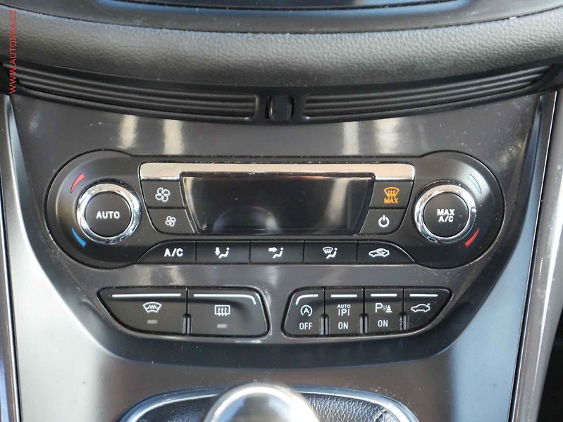 Ford Kuga (2016) 2.0 TDCi 4x4, 1.maj, Navi - fotka 13 z 18