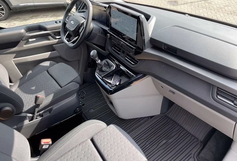 Ford Transit Custom 320 L1 Nugget Titanium Manual - fotka 3 z 6