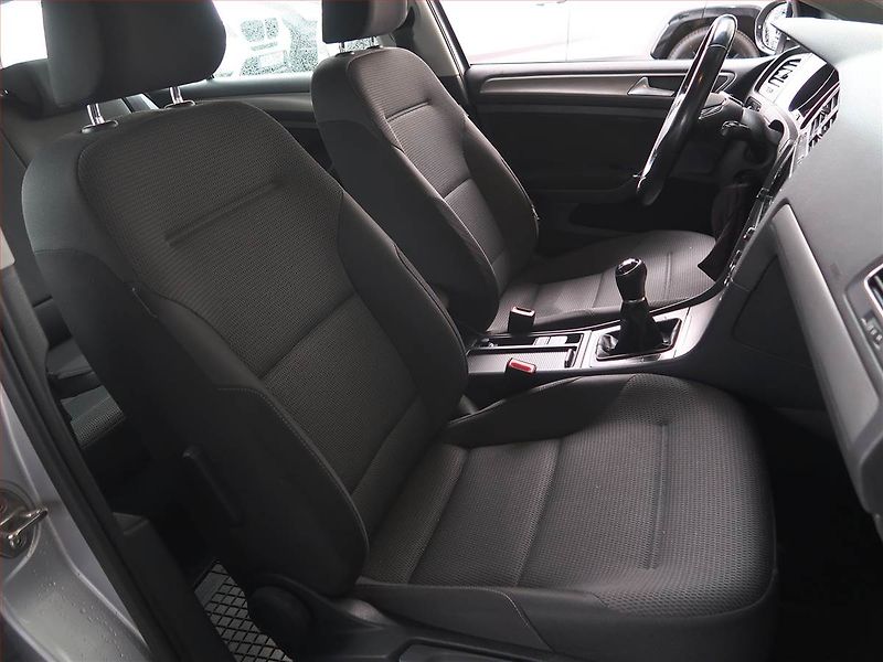 Volkswagen Golf (2015) 1.4 TSI, Tempomat - fotka 9 z 15