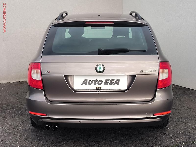 Škoda Superb (2011) 2.0TDi, ČR, Xenon - fotka 5 z 17