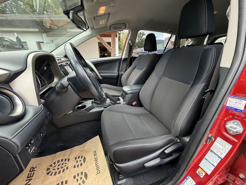 Toyota RAV4  2.2 D-4D 110 kW Active 4x4 - fotka 20 z 23