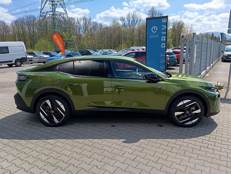 Peugeot 408 (2026) GT Plug-in HYBRID 240 e-DCS7 - fotka 8 z 23