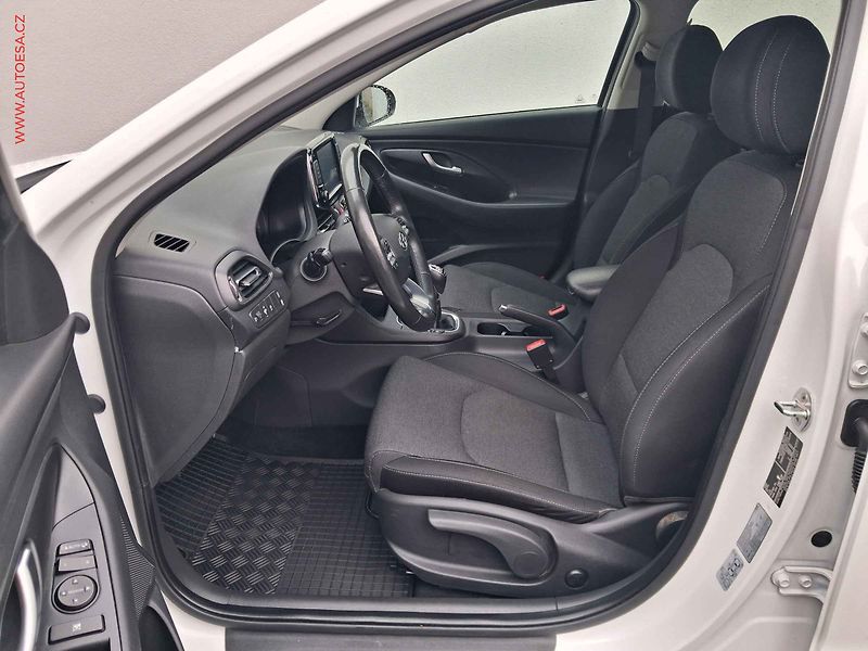 Hyundai i30 (2023) 1.5 T-GDi 48V, 1.maj,ČR - fotka 9 z 18