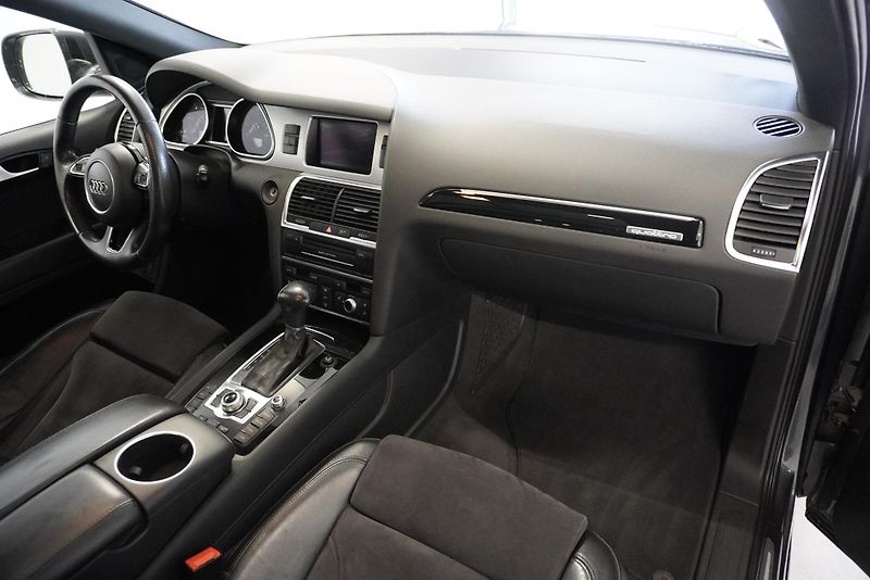 Audi Q7  4,2 TDI QUATTRO S-LINE AUT. - fotka 32 z 40