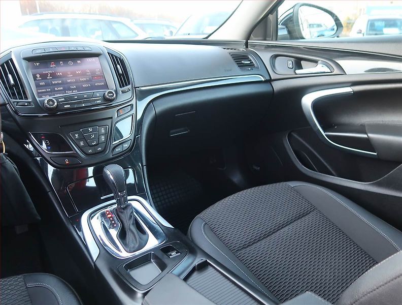 Opel Insignia (2017) 2.0 CDTI, 4X4, Automat - fotka 8 z 21