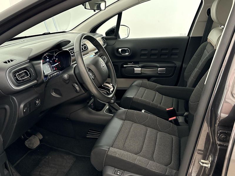 Citroën C3 (2022) Shine 1.2 PureTech 110K EAT6 - fotka 6 z 37