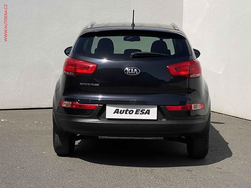 Kia Sportage (2015) 1.6 GDi, AC, výhřev sed - fotka 5 z 14
