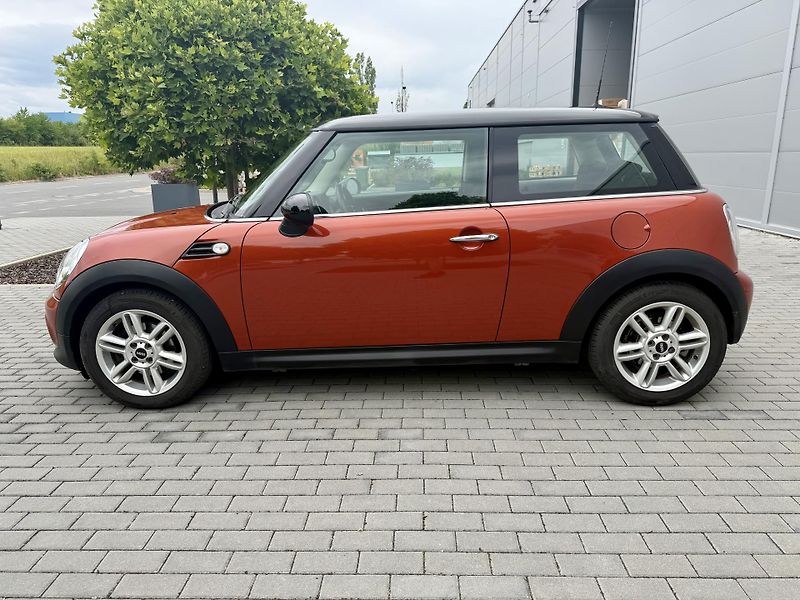Mini Cooper (2012) 1.6 90kW FACELIFT!!! - fotka 5 z 19