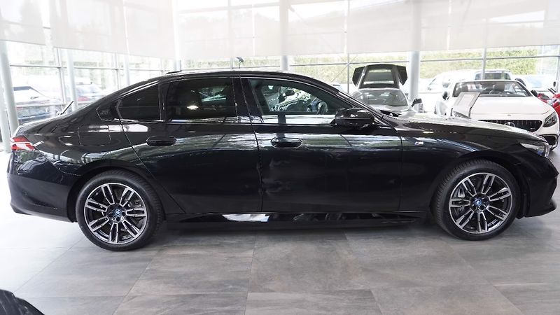 BMW i5 xDrive40 M-Sport HuD 360 Venti - fotka 4 z 24