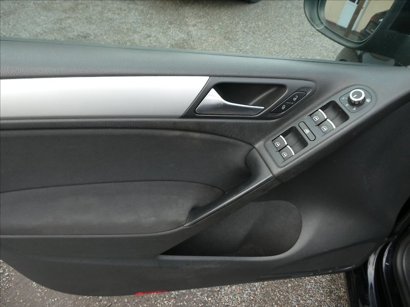 Volkswagen Golf 1,4 TSi 90kW 2xkola,po servise - fotka 35 z 47