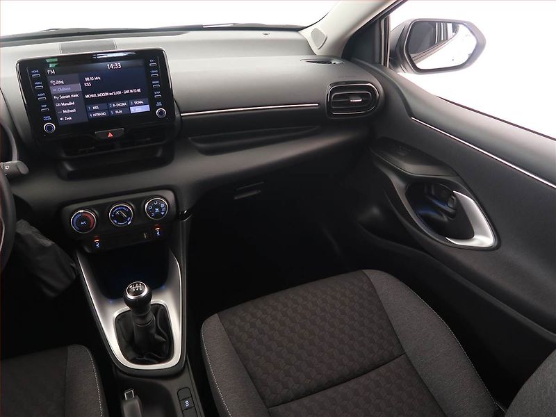 Toyota Yaris (2023) 1.5 VVT-i, Serv.kniha - fotka 8 z 17