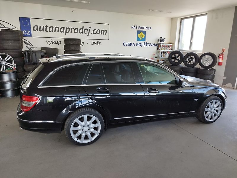 Mercedes-Benz Třídy C (2008) 320CDI,191KW,4MATIC,NAVI,ALU - fotka 4 z 27