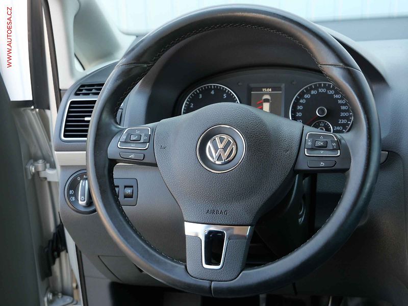Volkswagen Touran (2010) 1.4TSi, 2.maj,ČR, AC, xenon - fotka 11 z 21