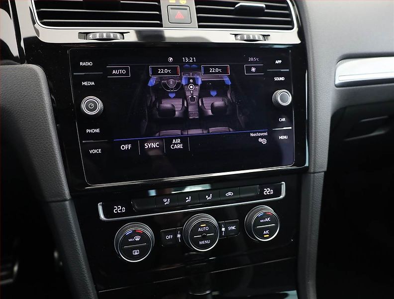 Volkswagen Golf (2019) R-Line 1.5 TSI, Serv.kniha - fotka 10 z 16