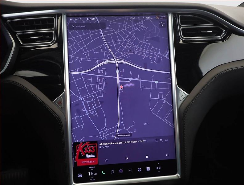 Tesla Model X (2018) 100D, SoH 92% - fotka 12 z 27