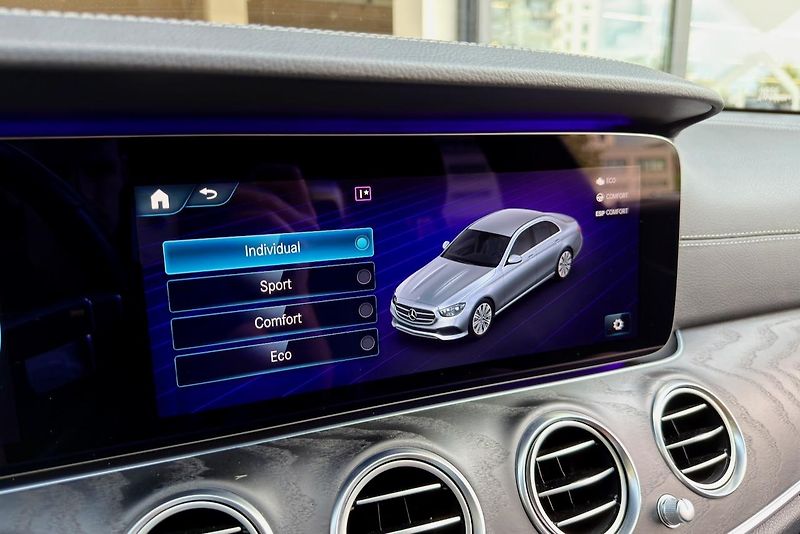 Mercedes-Benz Třídy E (2020) E 220d 4Matic AMG Line - fotka 94 z 112