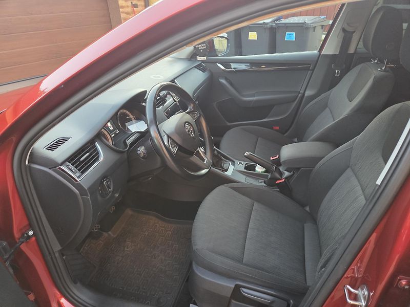 Škoda Octavia 1.6TDI 85kw nové v ČR. - fotka 19 z 43