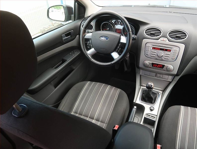 Ford Focus (2009) 1.6 16V, Serv.kniha, nová STK - fotka 7 z 16