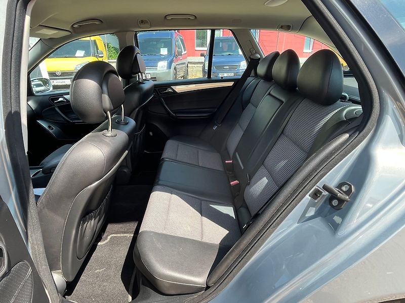 Mercedes-Benz Třídy C C 220 CDI Avantgarde - fotka 16 z 32