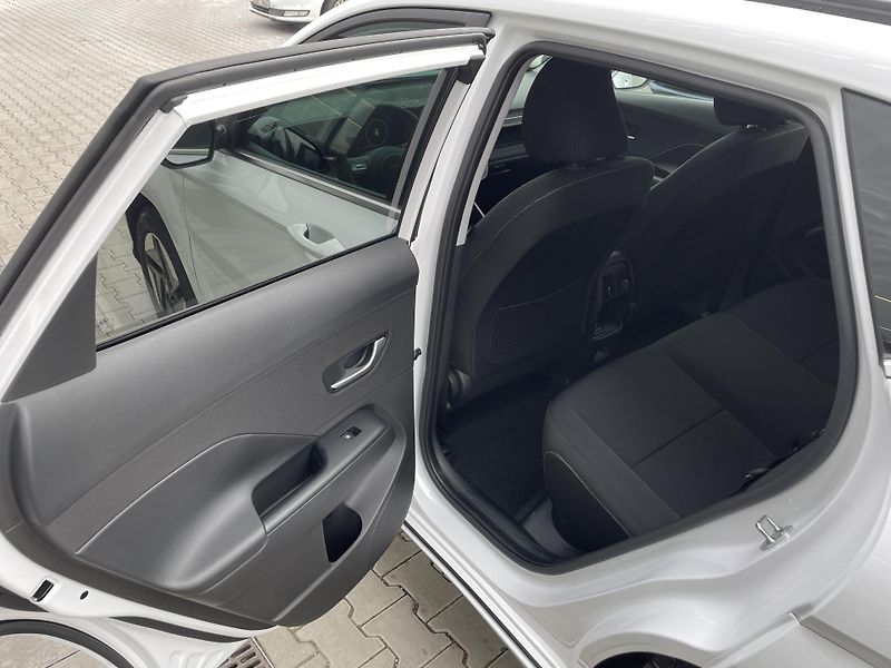 Hyundai Kona POWER 64,8 kWh CZECH EDITION - fotka 9 z 34