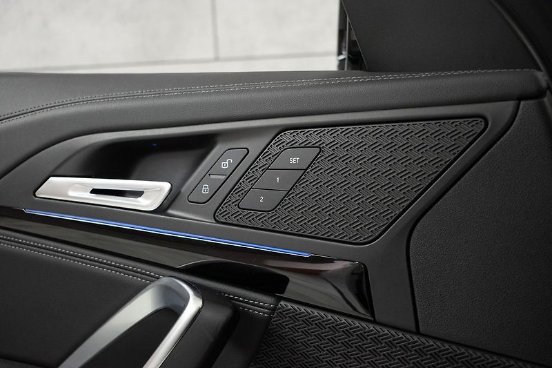 BMW X1 xDrive23d ///M*TAŽNÉ*KESSY* - fotka 17 z 49