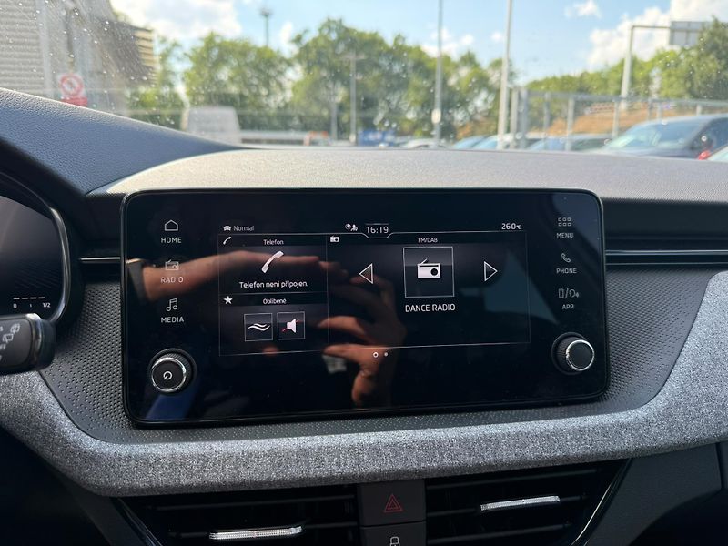 Škoda Kamiq Selection 1.0 TSI 85kw - fotka 12 z 25