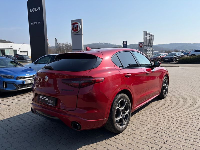 Alfa Romeo Stelvio 2.0T 280k AWD Veloce AT8 - fotka 3 z 11