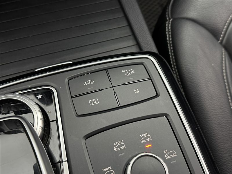 Mercedes-Benz GLE 3,0 AMG 4X4 LED DPH PANO TAŽNÉ - fotka 28 z 46