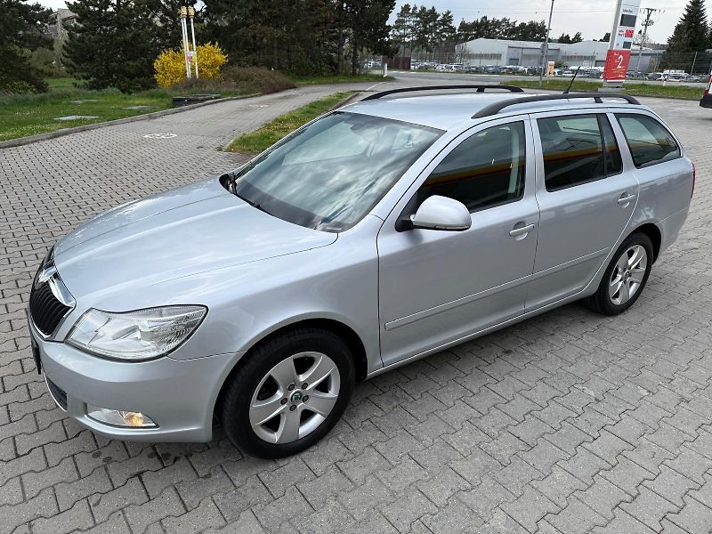 Škoda Octavia 1,6 TDI AMB bez koroze - fotka 1 z 12
