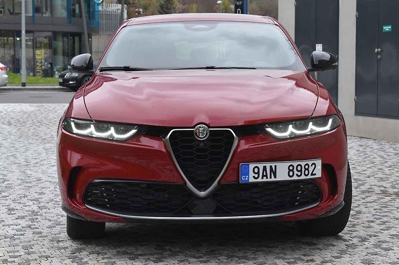 Alfa Romeo Tonale umí zaujmout. Jak vzhledem, tak jízdními vlastnostmi