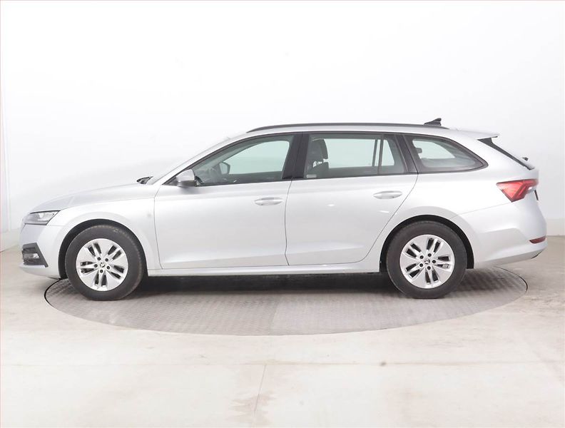 Škoda Octavia (2023) Ambition 2.0 TDI, ČR,1.maj - fotka 3 z 15
