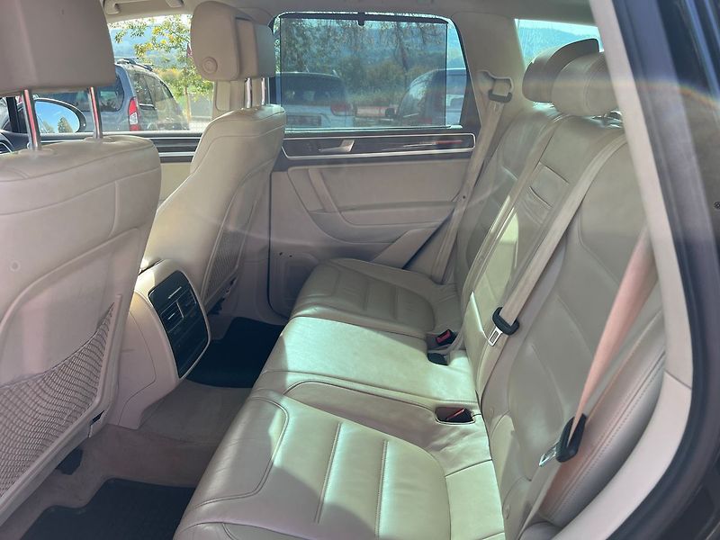 Volkswagen Touareg 3,0 TDI V 6 - fotka 10 z 15