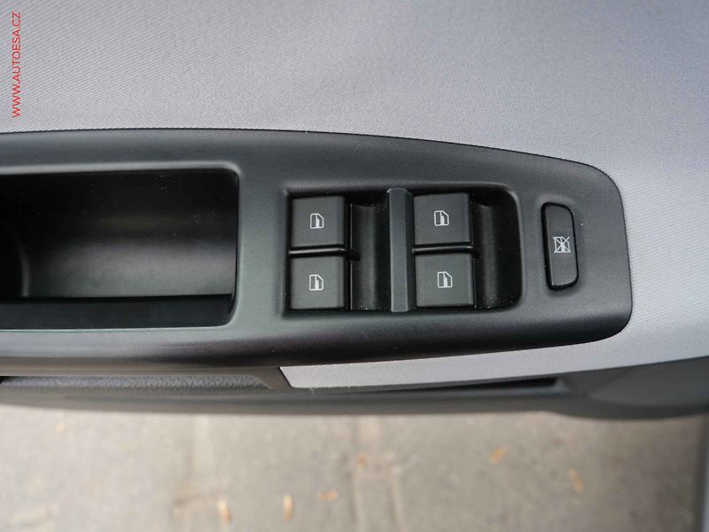 Volkswagen Polo (2006) 1.4 i, Klima - fotka 11 z 12