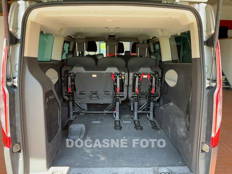 Ford Tourneo Custom (2014) 2.2TDCi L2 9míst, Trend - fotka 5 z 5