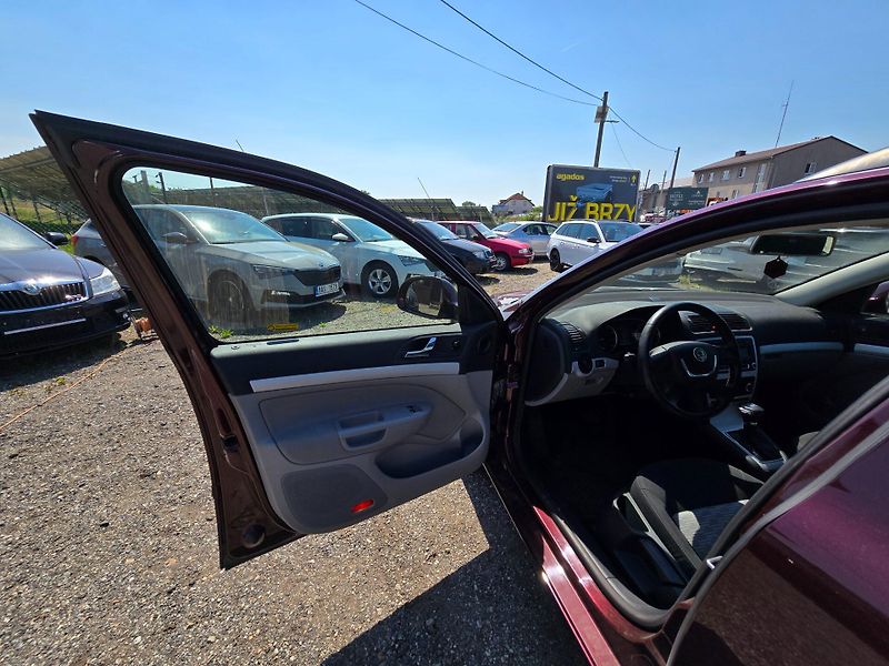 Škoda Octavia (2010) 1.8 Tsi 118kW DSG po servisu - fotka 9 z 22