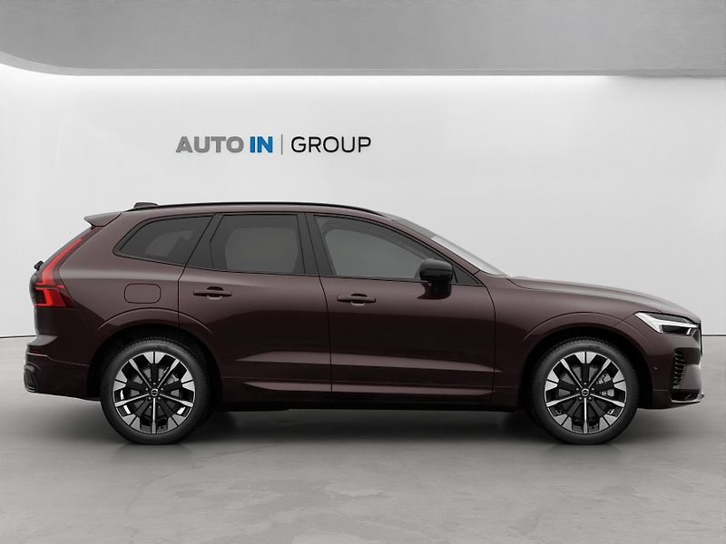 Volvo XC60 (2026) Plus Dark T6 335k,360kam, napp - fotka 6 z 12