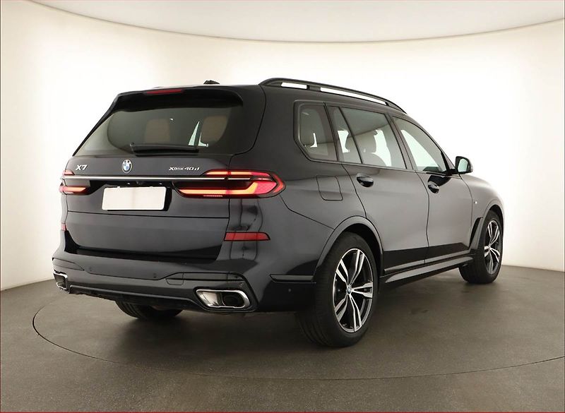 BMW X7 (2023) xDrive40d - fotka 5 z 20